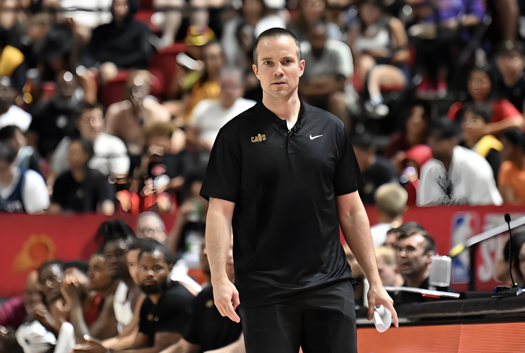 没首轮、没空间！布克还剩多少耐心？