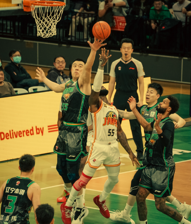 CBA状元向辽篮表忠心!姜宇星晒合照有深意,他能像钟诚一样幸运吗