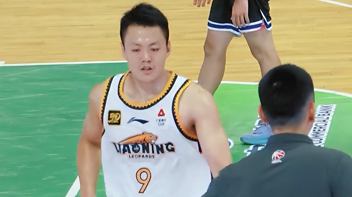 CBA状元向辽篮表忠心!姜宇星晒合照有深意,他能像钟诚一样幸运吗